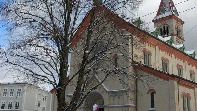 Unbekannte stahlen Münzgeld aus der Kirche in Salzburg-Itzling. (Bild: JM)