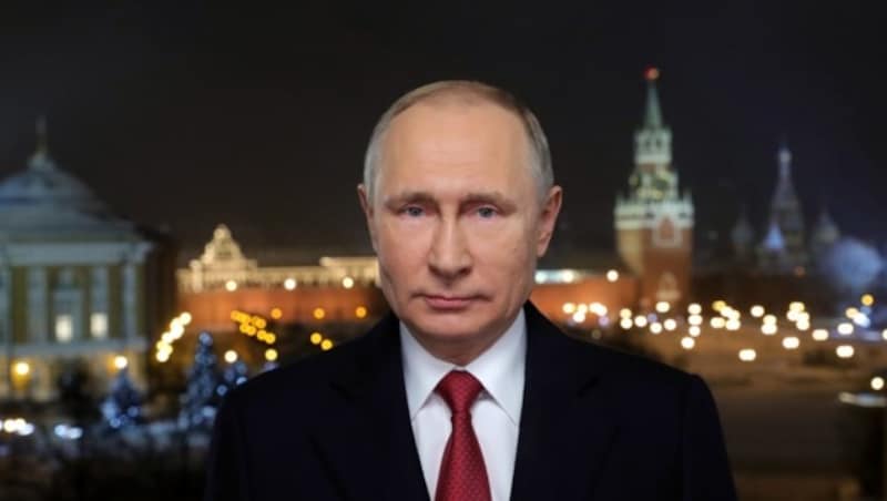 Gedämpfte Neujahrsstimmung in Russland. Präsident Wladimir Putin rief seine Landsleute dazu auf, Mitgefühl mit den Opfern der Katastrophe in Magnitogorsk zu zeigen. (Bild: AFP)