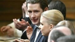 Die SPÖ behauptet, dass Kurz-Lebensgefährtin Susanne Thier sehr wohl einen „Kurz-Bonus“ bekommen hätte. (Bild: APA/Herbert Neubauer)