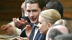 Die SPÖ behauptet, dass Kurz-Lebensgefährtin Susanne Thier sehr wohl einen „Kurz-Bonus“ bekommen hätte. (Bild: APA/Herbert Neubauer)
