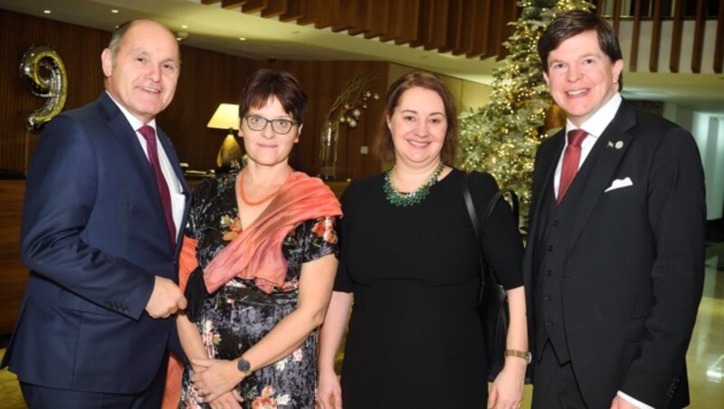 Nationalratspräsident Wolfgang Sobotka und Gattin Marlies und Andreas Norlen,Präsident des Schwedischen Reichstags, mit Gattin Helena (Bild: Johannes Zinner)