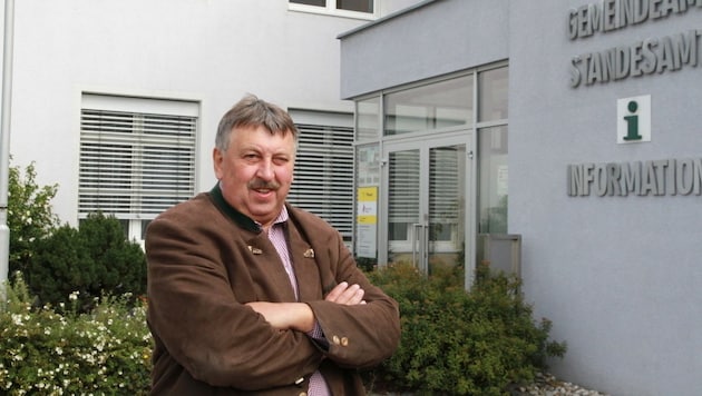 Josef Wiesinger ist seit 22 Jahren Bürgermeister in Dimbach. Er wird dieses Jahr den Chefsessel räumen. (Bild: Christoph Gantner)