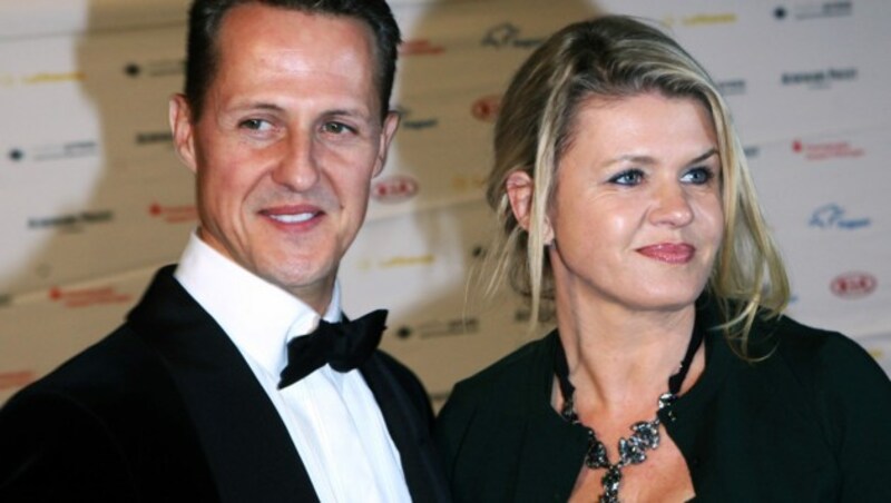 Michael Schumacher und seine Ehefrau Corinna ... (Bild: APA/dpa/Fredrik von Erichsen)