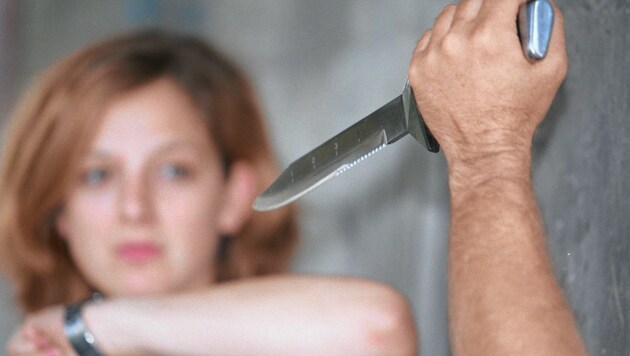 Der Mann bedrohte seine Freundin mit einem Messer (Symbolbild). (Bild: GERHARD BARTEL)