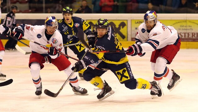 Die Zeller Eisbären müssen sich am Donnerstag endlich wieder durchsetzen. (Bild: krugfoto/Krug Daniel sen.)