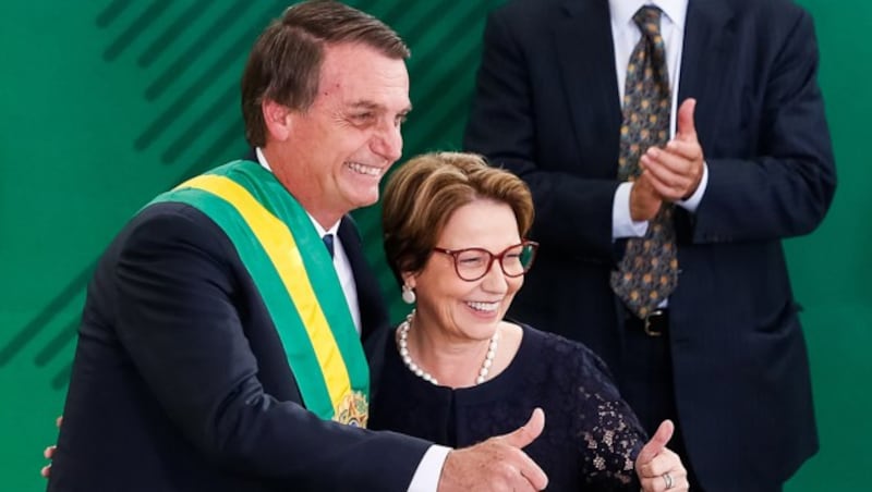 Auf einer Linie: Präsident Bolsonaro und die neue Landwirtschaftsministerin Tereza Cristina (Bild: AFP)