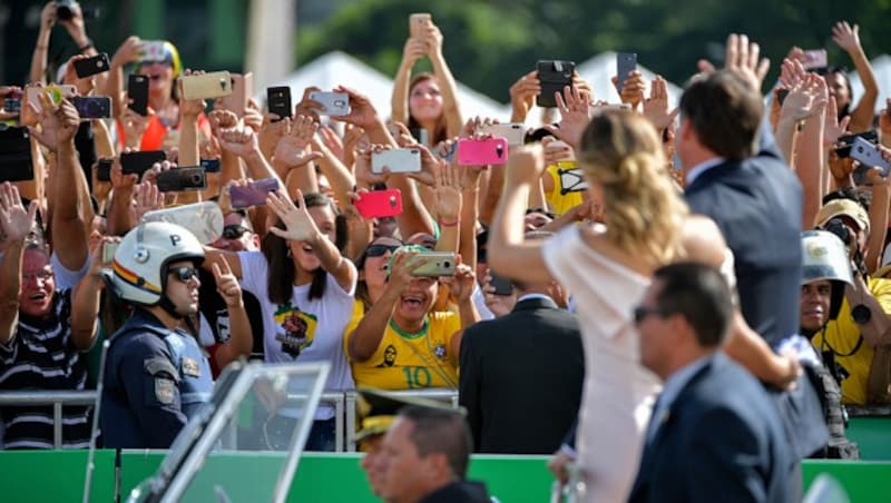 Seine Fans feiern Bolsonaro, der wegen seines Gehabes in den Medien oft als „Tropen-Trump“ bezeichnet wird. (Bild: AFP )