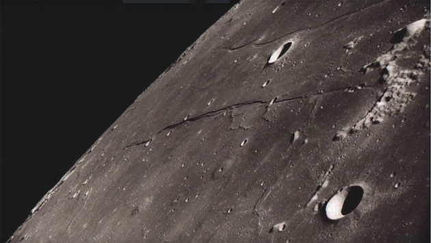 Die Rückseite des Mondes, fotografiert von der „Apollo 8“-Crew (Bild: NASA)
