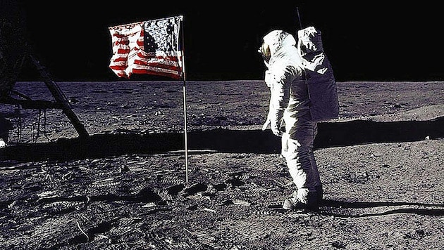 Die US-Flagge auf dem Mond (Bild: APA/AFP)