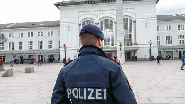 Die Afghanen wurden bei einer Kontrolle am Hauptbahnhof in Salzburg mit den Drogen erwischt. (Bild: Markus Tschepp)