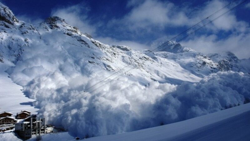 Drohen auch in der Steiermark riesige Lawinen wie hier in Val-d’Isère? (Bild: ©éric bargis - stock.adobe.com)