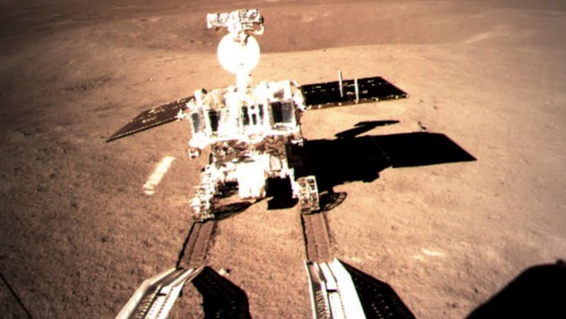 Das erste Bild des Rovers „Yutu-2“ auf dem Mond (Bild: China National Space Administration)