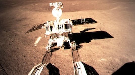 Der chinesische Rover Yutu-2 („Jadehase“) legt seine ersten Meter auf dem Mond zurück. Krone+ ...