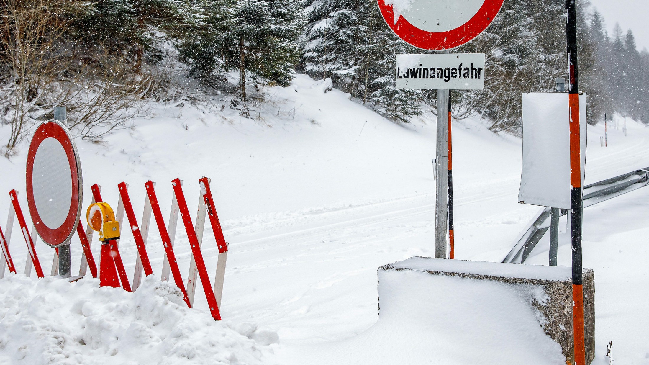 Sturm, Regen, Schnee - Lawinengefahr, Muren: Situation Auf Tirols ...