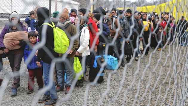 Migrantinnen und Migranten an der slowenisch-österreichischen Grenze in Spielfeld (Archivbild) (Bild: Klemens Groh)