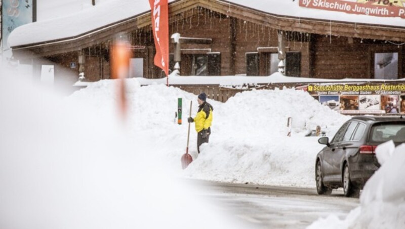 Neuschneemassen in Mittersill (Bild: APA/EXPA/STEFANIE OBERHAUSER)