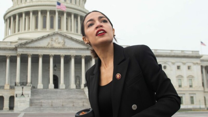 Alexandria Ocasio-Cortez vor dem Kapitol in Washington. (Bild: AFP)