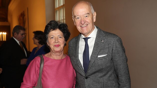 Gastronom und Weinexperte Hermann Döllerer und seine Ehefrau Martha. (Bild: Franz Neumayr)
