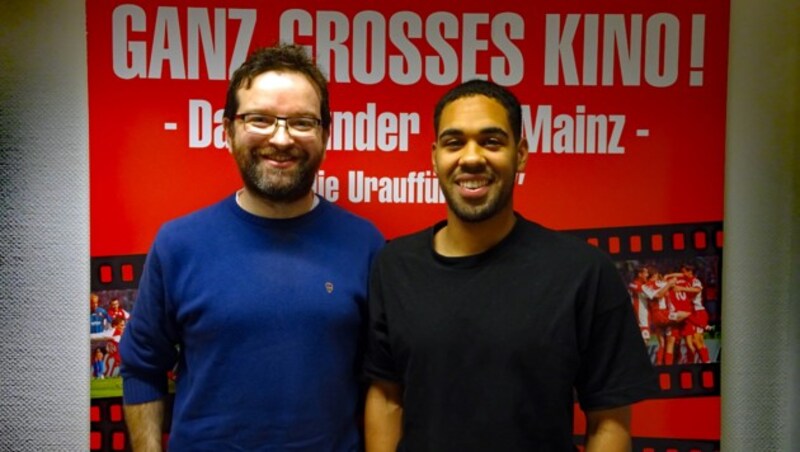 Phillipp Mwene mit sportkrone.at-Redakteur Hannes Maierhofer (Bild: Hannes Maierhofer)