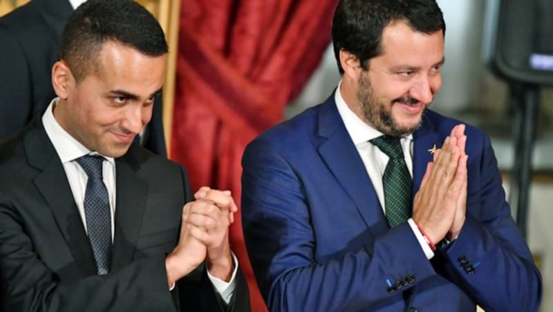 Fünf-Sterne-Chef Luigi Di Maio (li.) und Lega-Boss Matteo Salvini (Bild: APA/AFP/ALBERTO PIZZOLI)