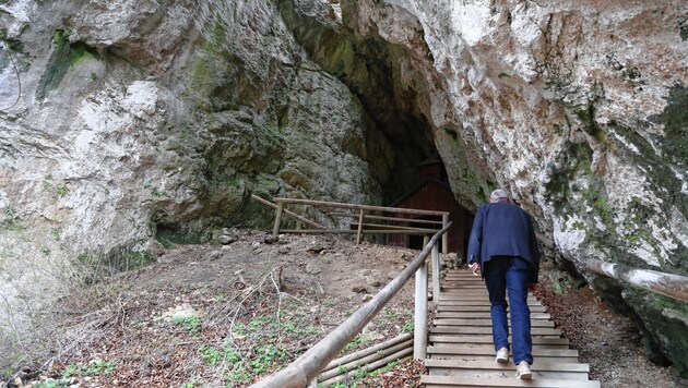 Der Pilgerweg zur Grotte (Bild: Evelyn Hronek)