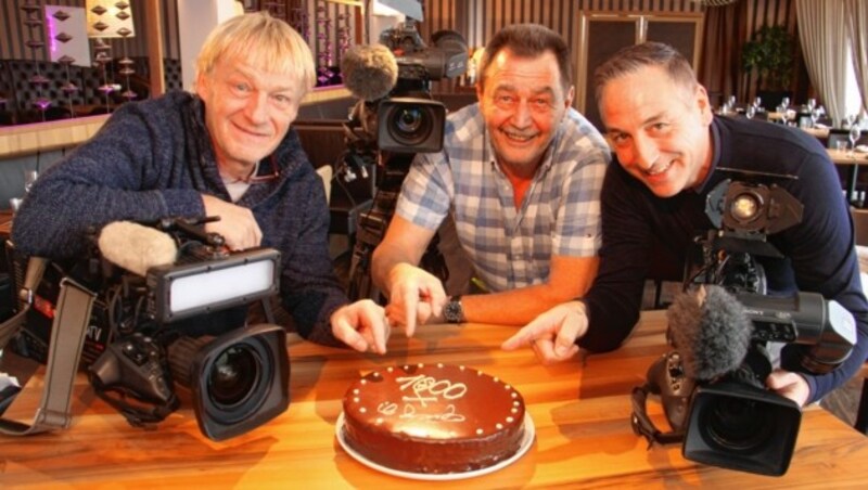 Die Kameramänner Ernst Hasiba, Franz Posch, Klaus Ibitz (v.li.) sind abwechselnd in den Küchen zur Stelle. (Bild: Jauschowetz Christian)