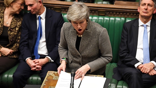 Im britischen Parlament hält sich die Unterstützung für die Premierministerin und ihren Brexit-Kurs schwer in Grenzen. (Bild: AFP)