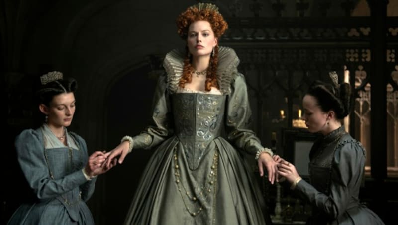 Margot Robbie als Queen Elizabeth I. in „Maria Stuart, Königin von Schottland“ (Bild: AP)