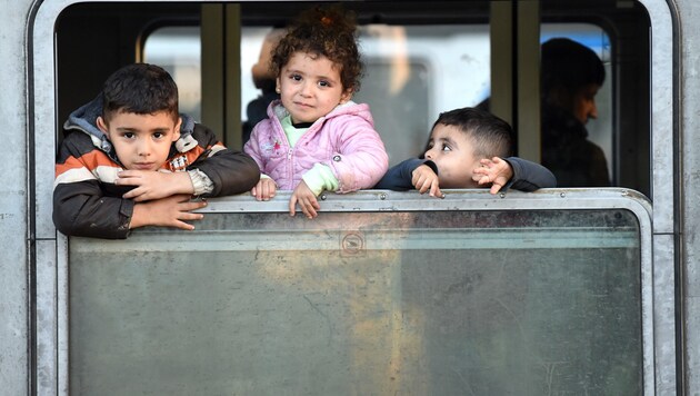 Oft ungewiss ist die Zukunft von Flüchtlingsfamilien. (Bild: AFP)