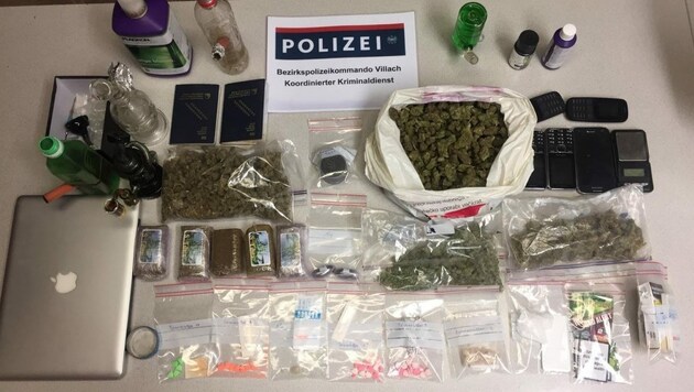 Diese Suchtmittel und andere Dinge wurden in der Wohnung in Villach-Land gefunden. (Bild: Steiner Clara-Milena)