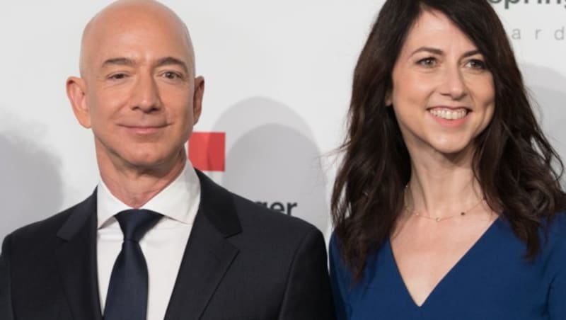 Jeff Bezos mit seiner Noch-Ehefrau MacKenzie Bezos (Bild: AFP)