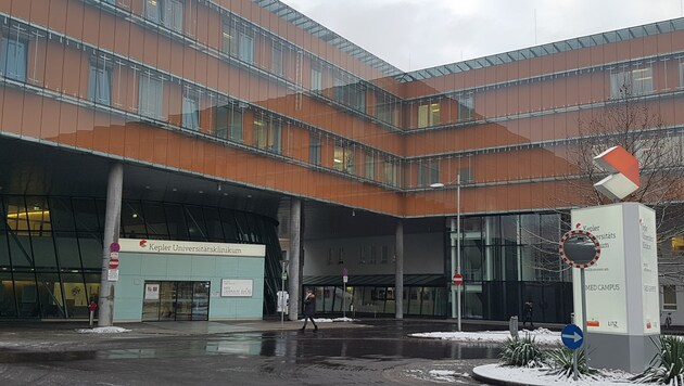 Blick auf den Med Campus IV des KUK, die ehemalige Frauen- und Kinderklinik des Landes Oberösterreich. (Bild: Werner Pöchinger)