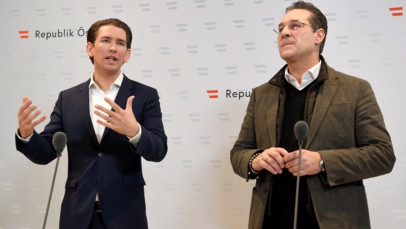 Bundeskanzler Sebastian Kurz (li.) und Vizekanzler Heinz-Christian Strache wehren sich gegen die Kritik aus Wien an der geplanten Reform der Mindestsicherung. (Bild: APA/ROLAND SCHLAGER)