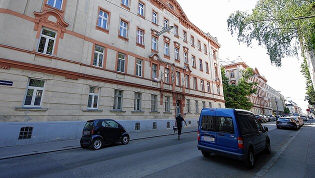 Vor dieser Wiener Schule kam es im Vorjahr zur Tat. (Bild: Reinhard Holl)