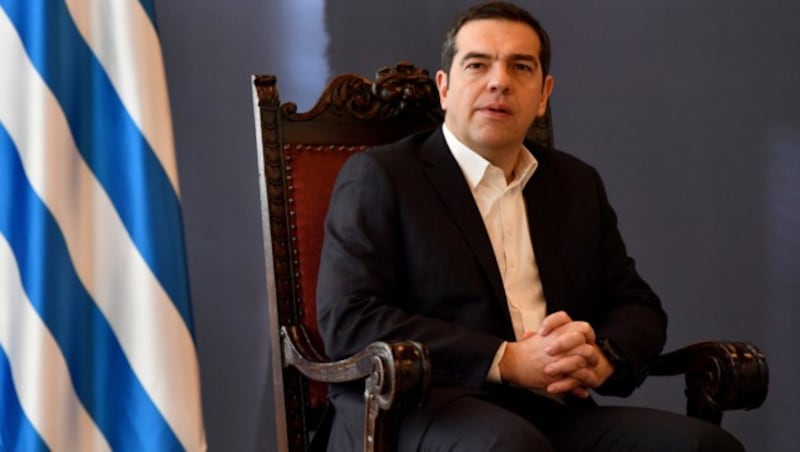 Der griechische Ministerpräsident Alexis Tsipras muss nun sein Parlament ebenfalls zu einem Ja in der Umbenennungsfrage bewegen. (Bild: APA/AFP/ANDREJ ISAKOVIC)