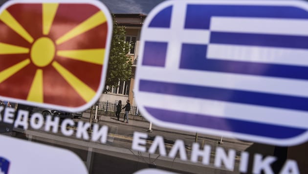 Der Namensstreit zwischen Mazedonien und Griechenland könnte bald der Vergangenheit angehören, wenn auch das Parlament in Athen dem Abkommen über eine Umbenennung zustimmt. (Bild: APA/AFP/Armend NIMANI)