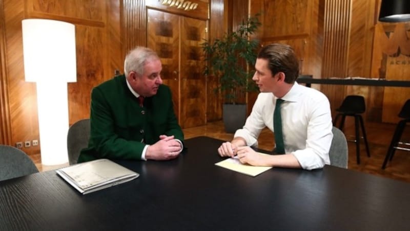 Bundeskanzler Sebastian Kurz mit dem steirischen Landeshauptmann Hermann Schützenhöfer (Bild: BKA/Arno Melicharek)