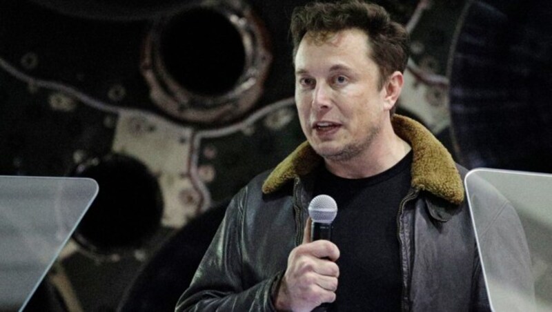 ... bei der Raumfahrt hat aber Elon Musk mehr Erfolge vorzuweisen. (Bild: AP)