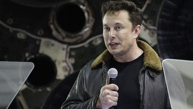 Elon Musk leitet nicht nur Tesla, SpaceX und Neuralink, sondern will nun auch Twitter für 44 Milliarden Dollar übernehmen. (Bild: AP)