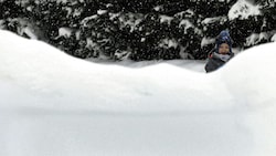 Nicht nur die Kinder werden sich freuen, speziell im Ennstal sind bis zum Christtag mehr als ein Meter Neuschnee möglich. (Bild: APA/HARALD SCHNEIDER)