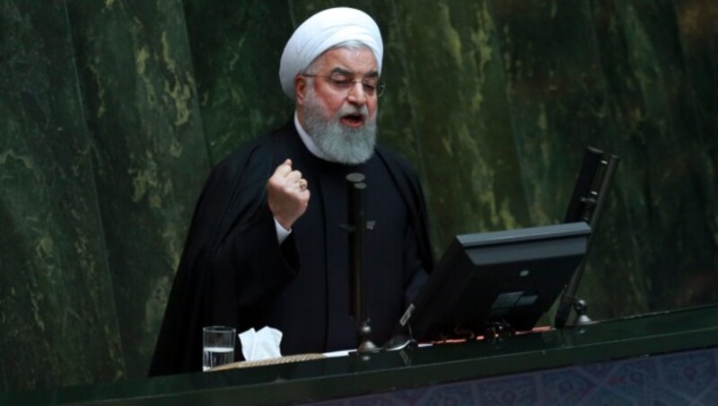 Irans Präsident Hassan Rouhani hat nach dem Ausstieg der USA aus dem Atomabkommen mehrmals mit der Wiederaufnahme der Urananreicherung gedroht. (Bild: AP)