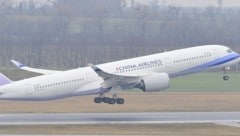 In einem chinesischen Airbus ist ein Feuer ausgebrochen, die Maschine musste wegen einer ...