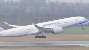 In einem chinesischen Airbus ist ein Feuer ausgebrochen, die Maschine musste wegen einer ...