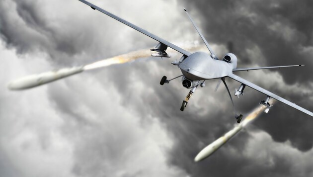 Eine Drohne feuert Raketen ab: Europa will sich stärker gegen ausländische Bedrohungen schützen. (Bild: ©storm - stock.adobe.com)