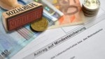 Immer wieder hitzige Debatten um die Sozialhilfe in Österreich (Bild: APA/Barbara Gindl, thinkstockphotos.de, krone.at-Grafik)
