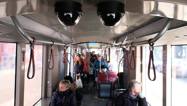 Umfrage ber Strassenbahn berwachung in Linz Foto: Horst Einoeder/ Flashpictures (Bild: Horst Einöder)