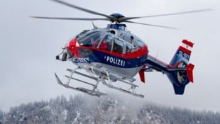 Trotz böiger Windverhältnisse gelang die Rettung des Mannes. (Bild: Polizei (Symbolbild))