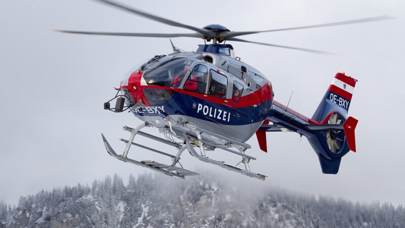 Im Heli saß ein besonderer Passagier. (Bild: Polizei (Symbolbild))