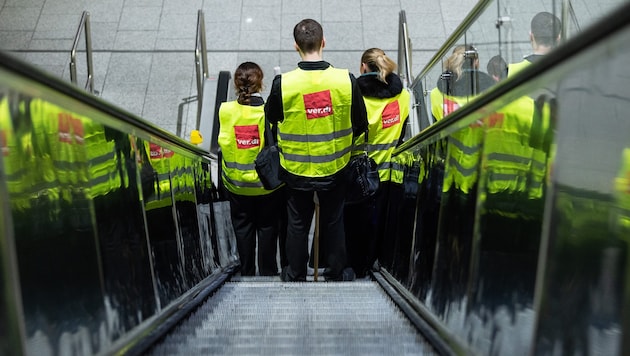 There may also be delays and flight cancellations in Austria on Monday. (Bild: APA/AFP/DPA/Silas Stein)