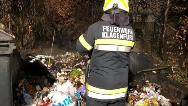 Immer wieder mussten die Feuerwehren in Klagenfurt zu brennenden Müllinseln ausrücken. (Bild: FF St. Peter Klagenfurt)